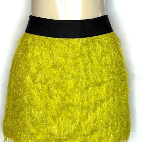 MILLY OF NEW YORK CHARTREUSE MOHAIR SHORT SKIRT SIZE 10 - Picture 3 of 4